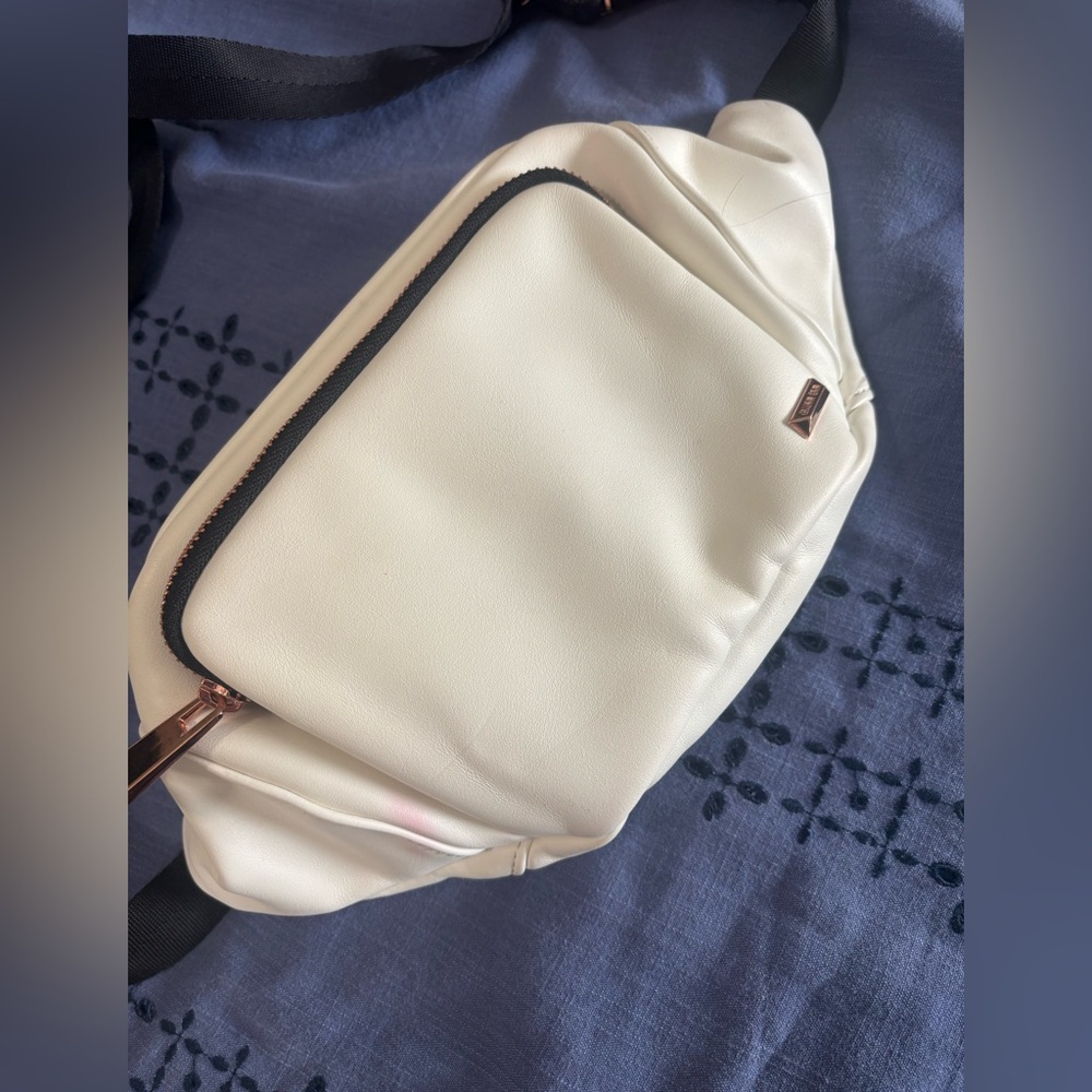Gianni Bini Cream Crossbody Bag. Check description!!!